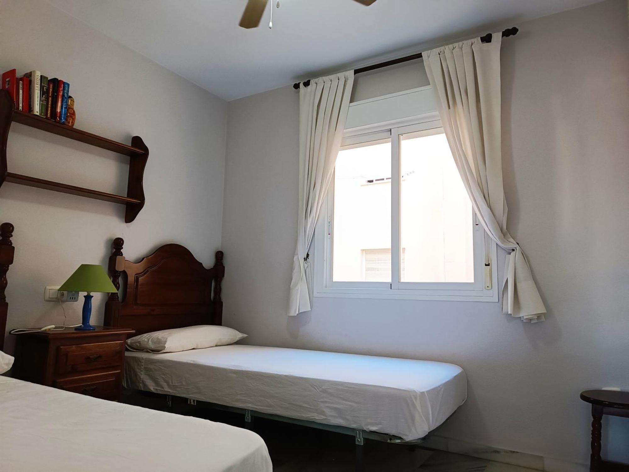 Gua - 4 Dorm, 8 Pers, Piscinas, Jardines, Parking, Playa Apartamento *