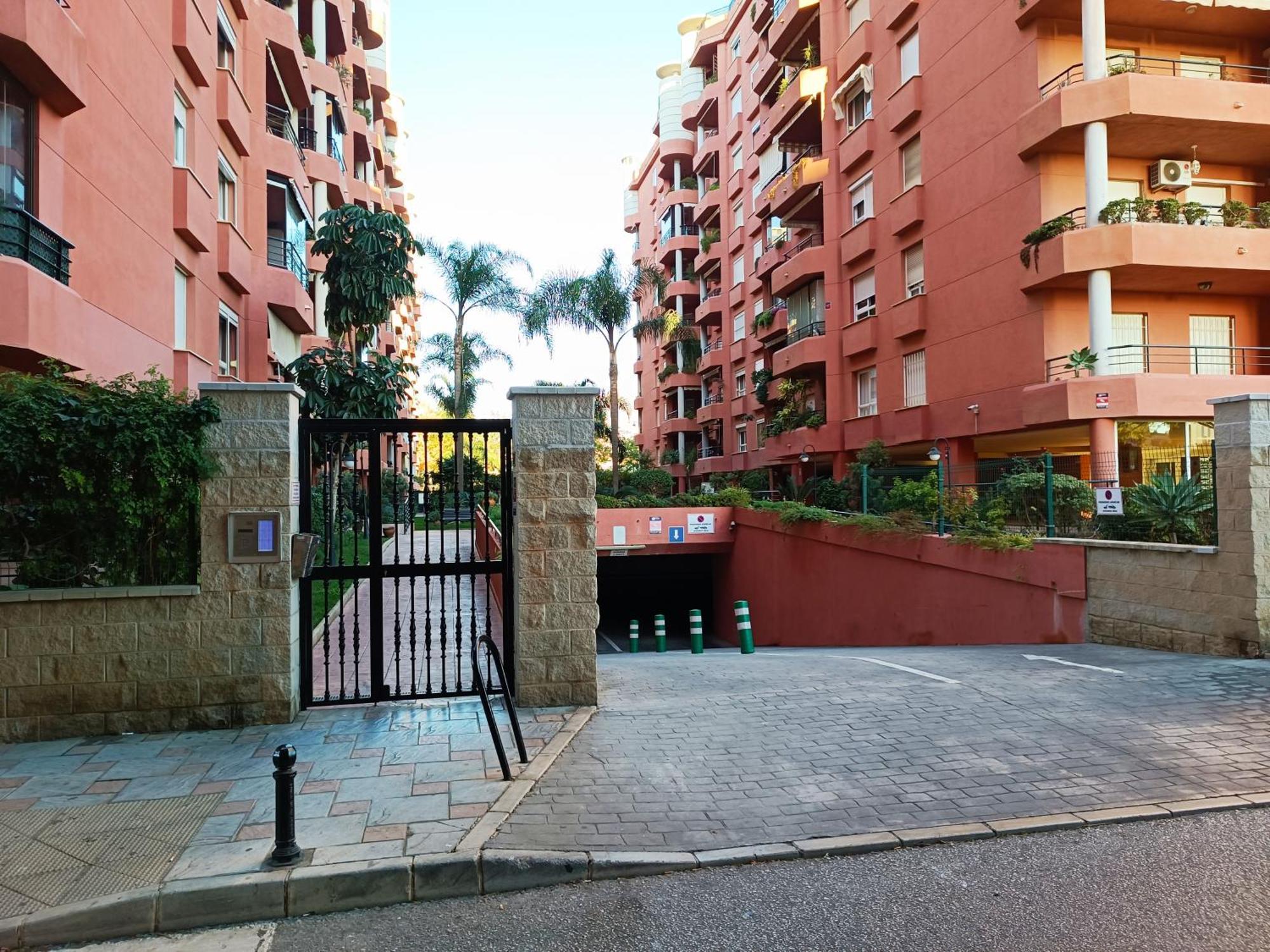 Apartamento Gua - 4 Dorm, 8 Pers, Piscinas, Jardines, Parking, Playa *